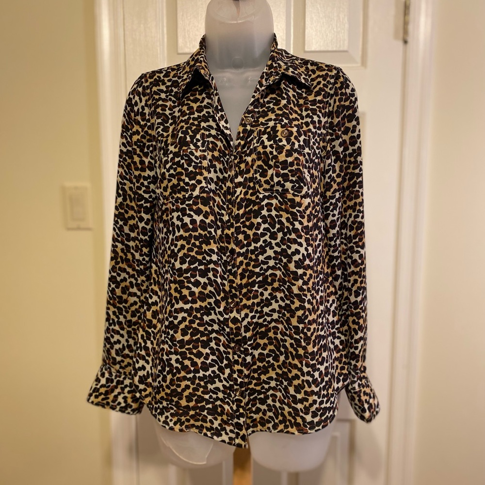 NWOT Roz & Ali - Lovely leopard print silky roll-up untuck shirt w/pockets, XS